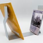 End of Bookendに本を立てている